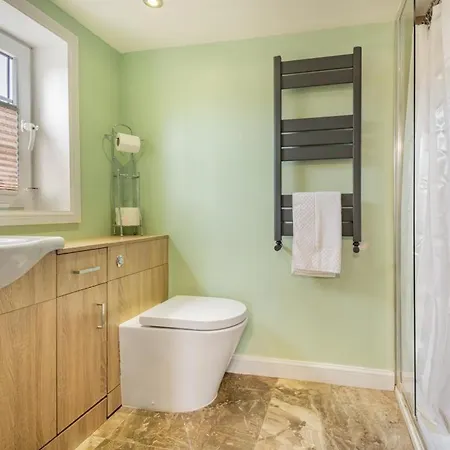 4 Bed In Penrith Oc-Sz321 Holiday home